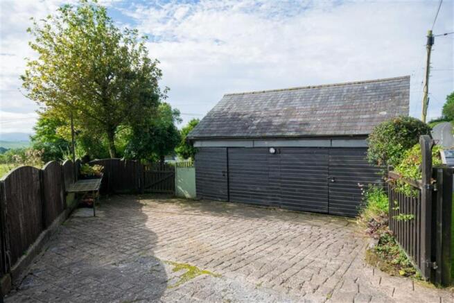 DOUBLE GARAGE