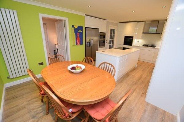 kitchen & breakfast room