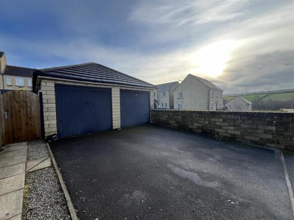 4 bed Town House for sale Image 5