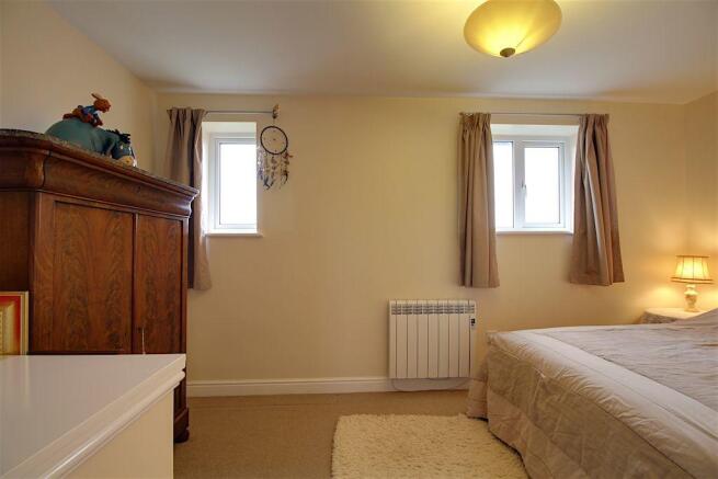Bedroom 2 (Double)