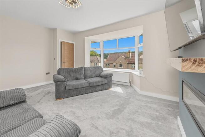 3 bed Semi-Detached for sale Image 5