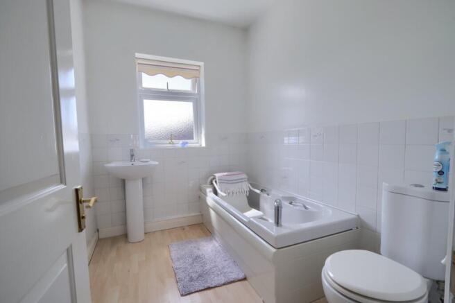 4 bed Semi-Detached for sale Image 12