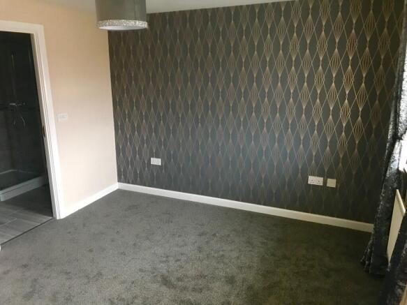 4 bed Town House to rent Image 9