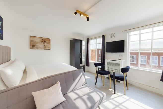 Bright, modern double bedroom with large sash w...
