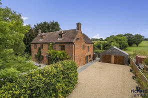 Longmans Farmhouse, Longmans Farm, Swindon Road, Chippenham SN15 5DG