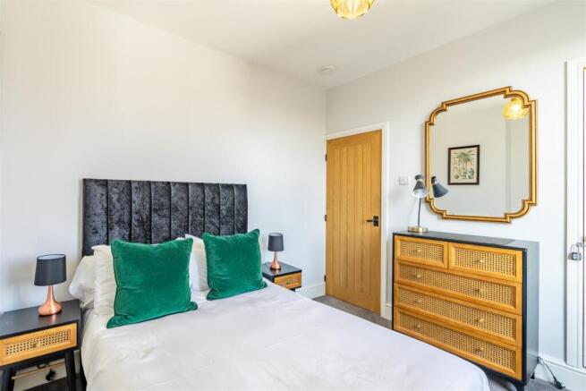 2 bed Terraced to rent Image 10