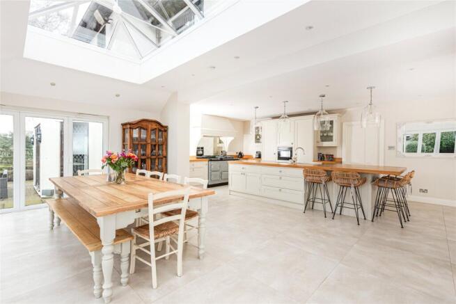 Kitchen/Dining Rm