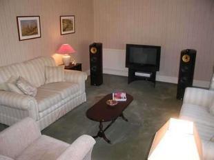 LIVING ROOM: