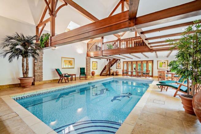 8573230-interior1...