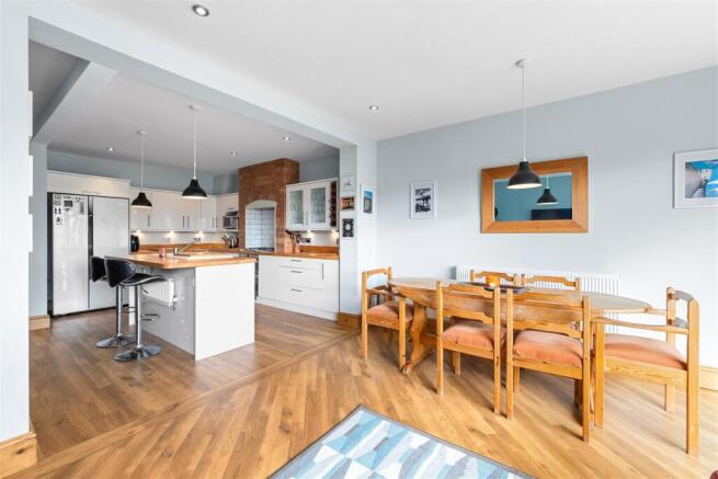Kitchen Dining Area