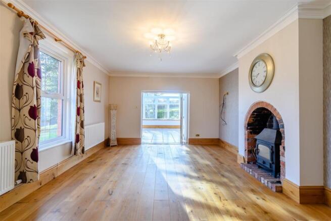 8414492-interior03.jpg