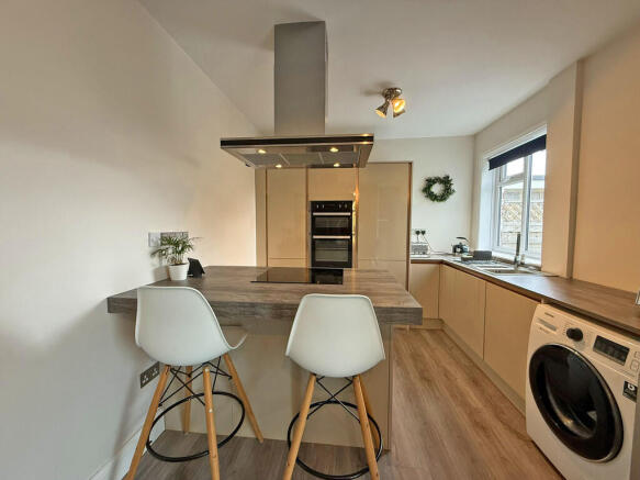3 bed Semi-Detached for sale Image 7