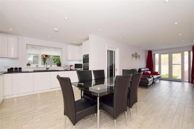 Lounge/ Dining Area