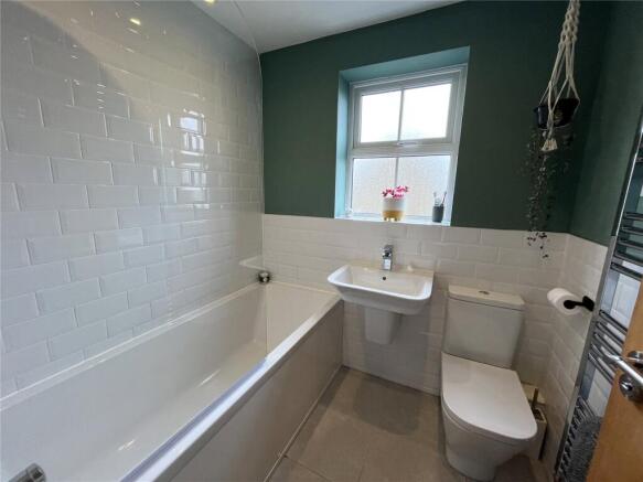 4 bed Semi-Detached for sale Image 11