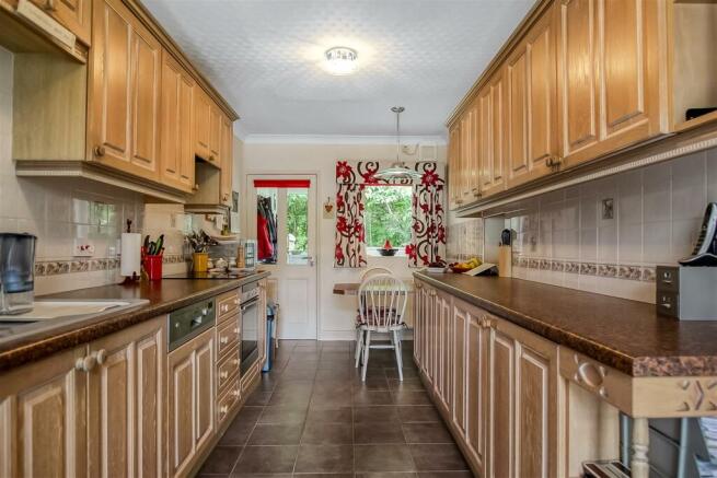 4 bed Semi-Detached for sale Image 7