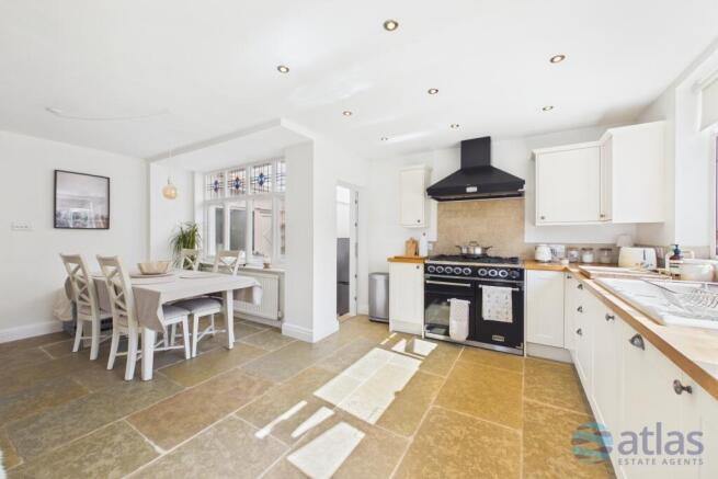 Kitchen/Dining Space
