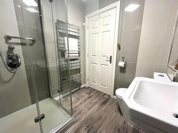 SHOWER ROOM/W.C