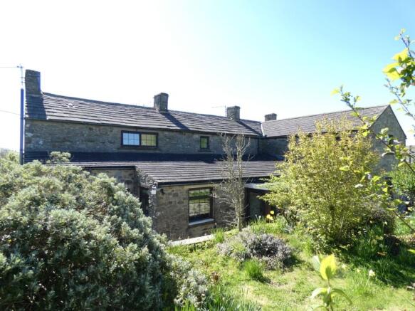 5 bed Detached for sale Image 11