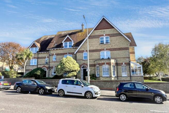 Flat 3 Melcombe Court, Melcombe Avenue, Weymouth, Dorset, DT4 7TH