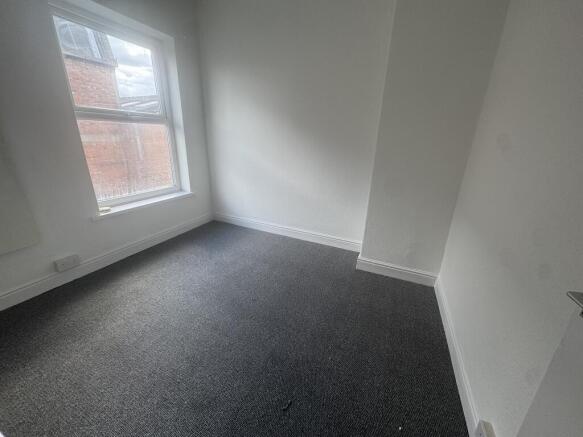 2 bed Terraced to rent Image 8