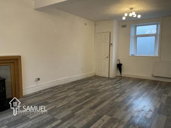 Living room 1.JPG