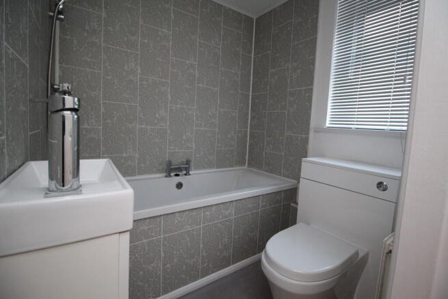 1 bed Ground Flat to rent Image 6