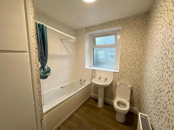 2 bed End of Terrace to rent Image 5