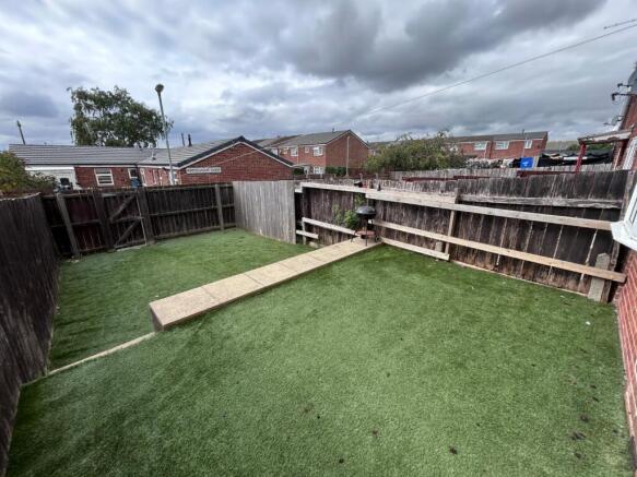 3 bed Terraced to rent Image 10