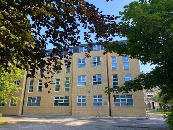 2 bed Apartment to rent Image 5