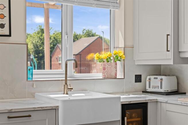 4 bed Detached for sale Image 10
