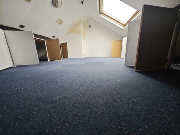3 bed Semi-Detached to rent Image 9