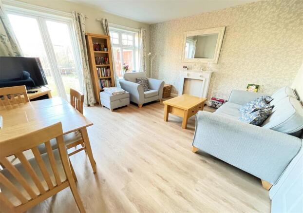 SITTING / DINING ROOM