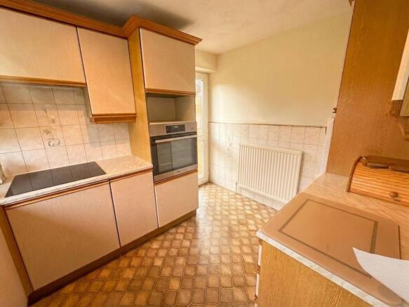 6 bed Detached for sale Image 10