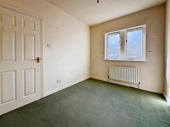 3 bed Town House for sale Image 9