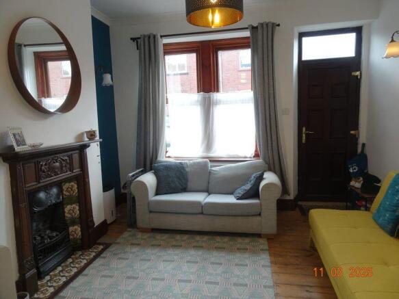 2 bed Terraced to rent Image 4