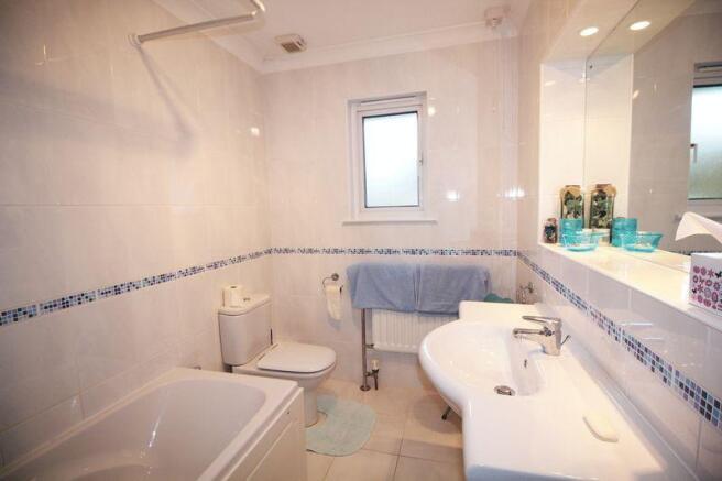 Bed 3 ensuite
