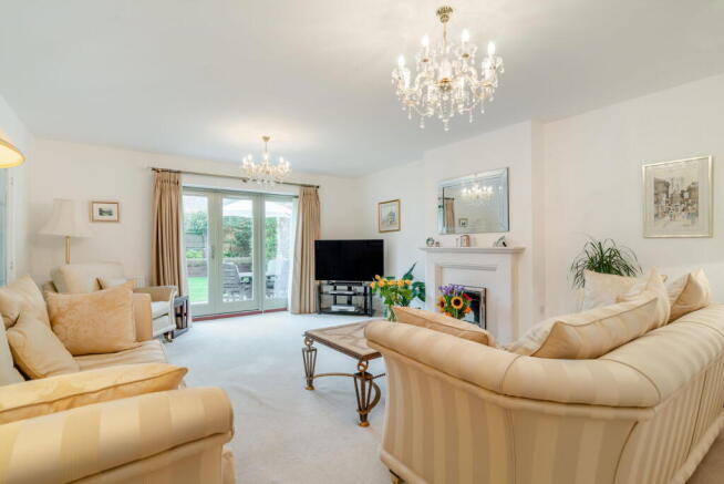5 bed Detached for sale Image 9