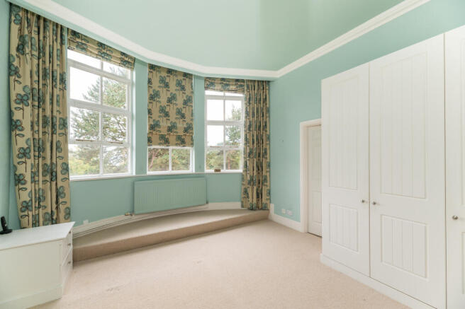 4 bed Apartment for sale Image 5