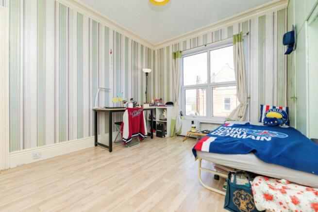 4 bed Detached for sale Image 8