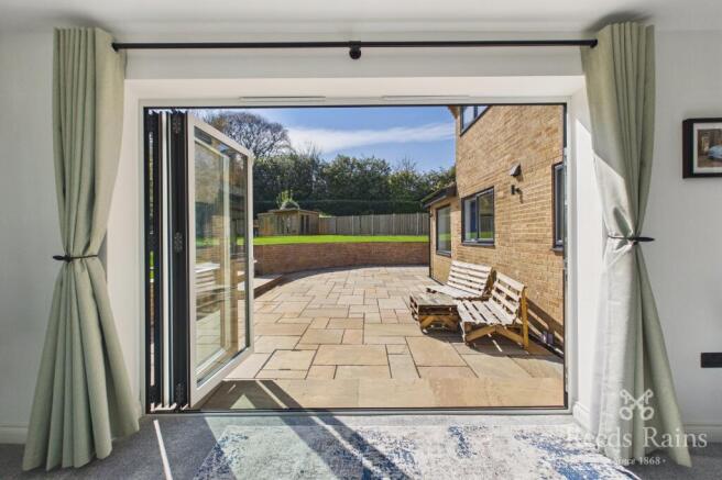 5 bed Detached for sale Image 5