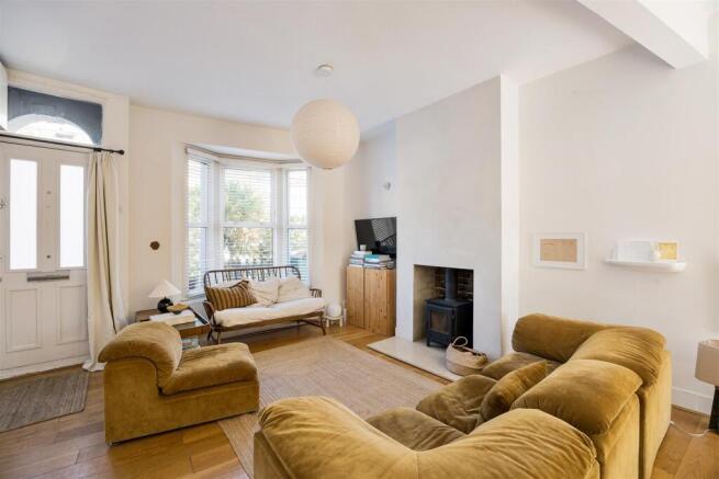 Chestnut Avenue, E7