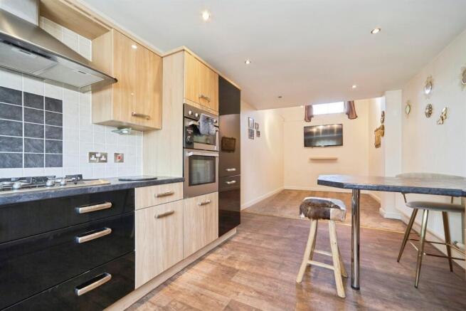 3 bed Terraced for sale Image 7