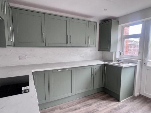3 bed House to rent Image 2