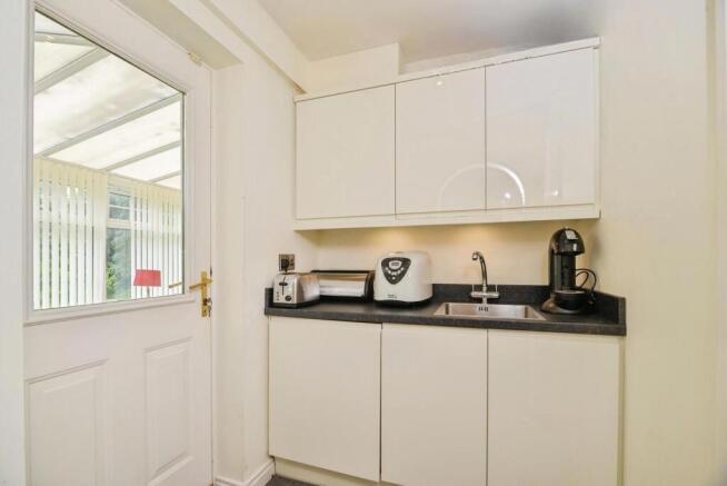 4 bed Detached for sale Image 9