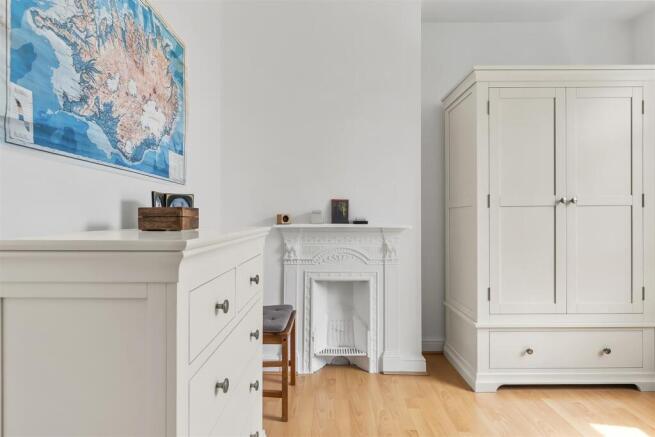 3 bed Terraced for sale Image 12