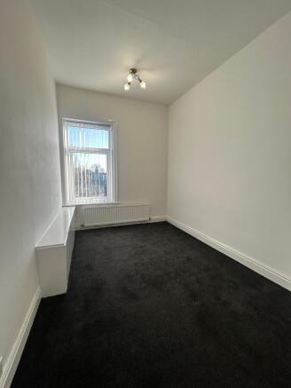 2 bed Terraced to rent Image 12