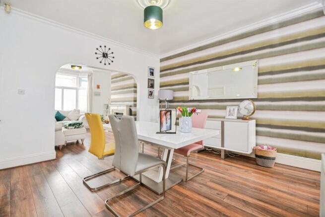 3 bed Terraced for sale Image 9