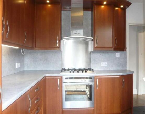 FITTED KITCHEN