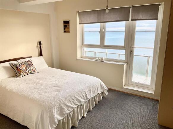 bed1.jpg