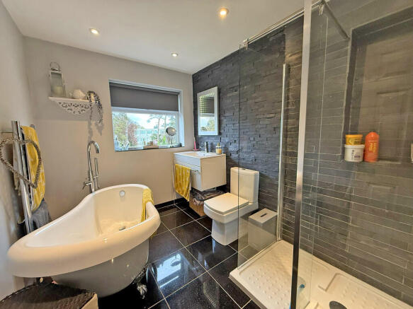 3 bed Semi-Detached for sale Image 12